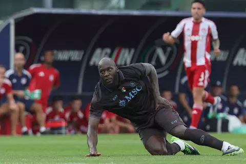 "عاد إلى بلجيكا".. طبيب نابولي يكشف تطورات حالة لوكاكو